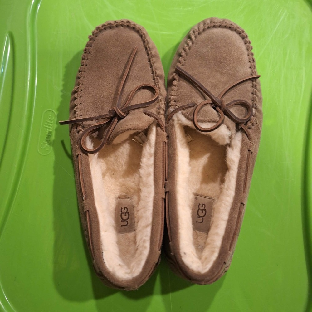 UGG Tan Shearling Lined Leather Slippers Euro 43 or Men’s 10 - like new